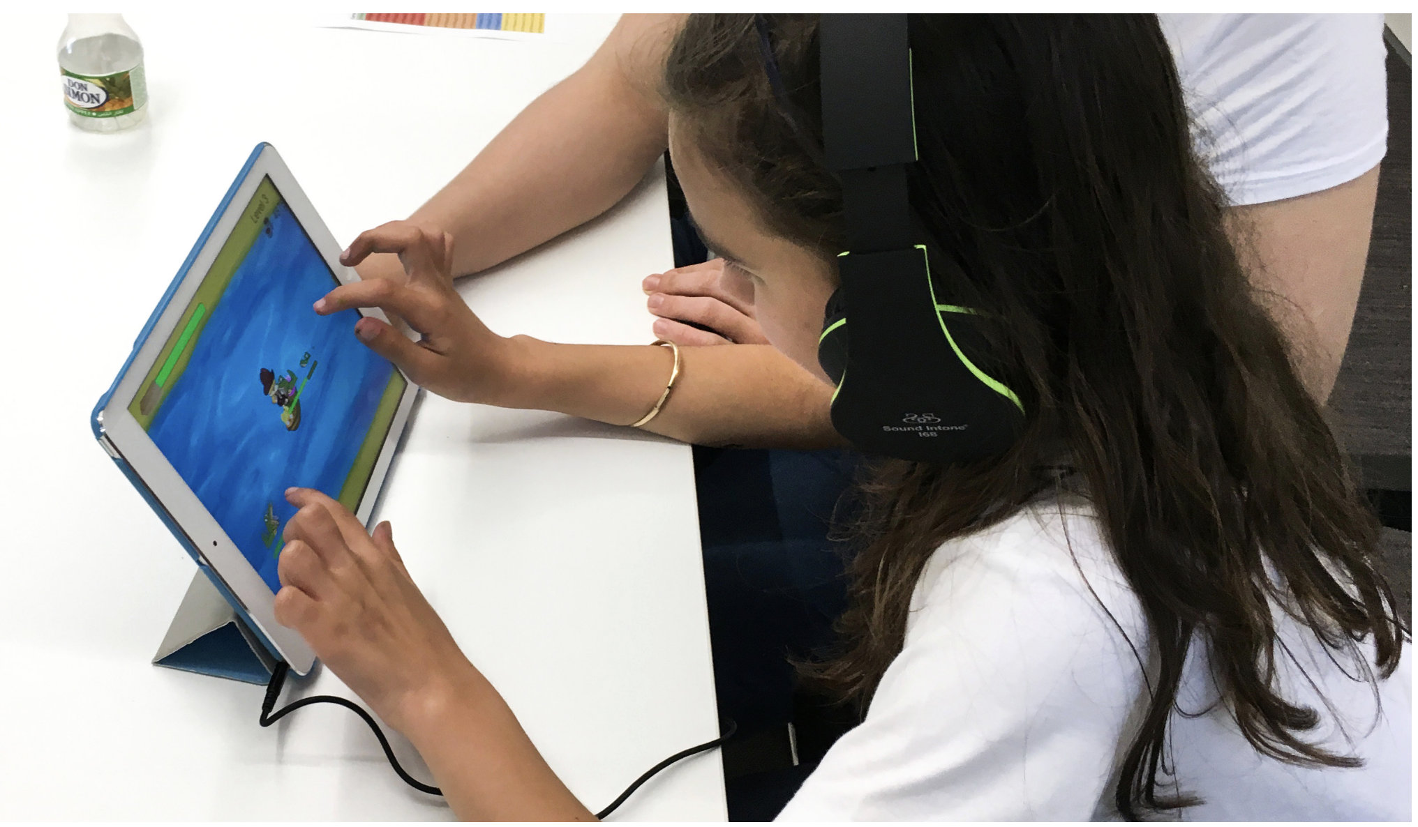 Preview for Jellys: towards a videogame that trains rhythm and visual attention for dyslexia