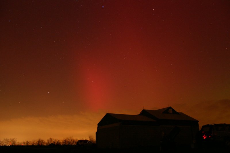  Pittsburgh Aurora 2004/11/7.  Wagman observatory building.